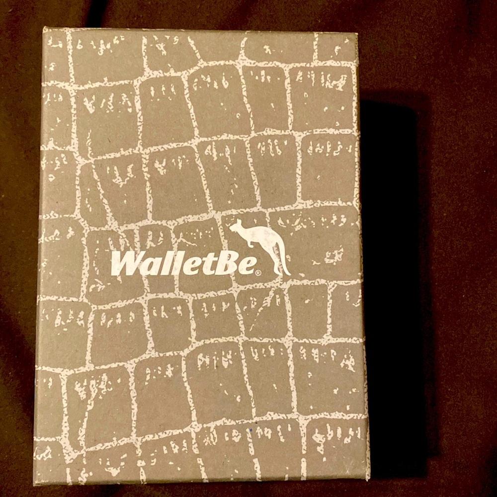 Brand new in box
WalletBe phone wallet with strap